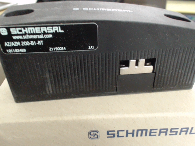 SCHMERSAL az-azm-200-b1-rt