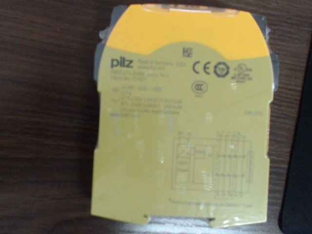 PNOZ s7 C 24VDC 4 n/o 1 n/c图片
