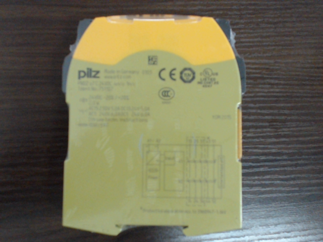 PNOZ s7 C 24VDC 4 n/o 1 n/c图片