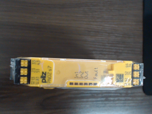 PNOZ s7 C 24VDC 4 n/o 1 n/c图片