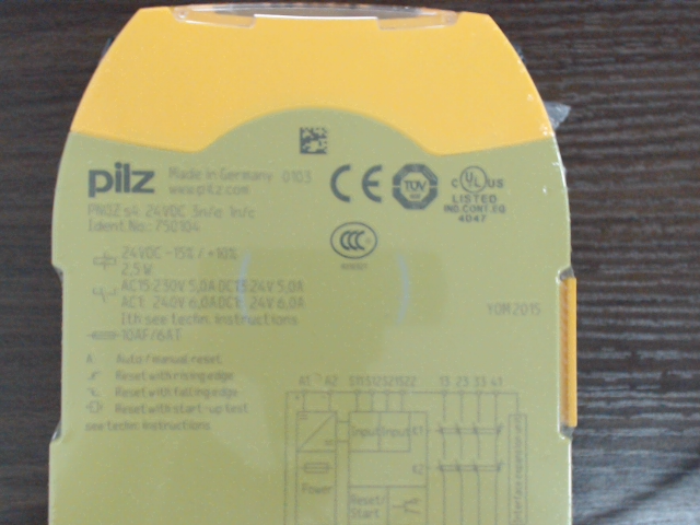 PNOZ s4 24VDC 3 n/o 1 n/c图片